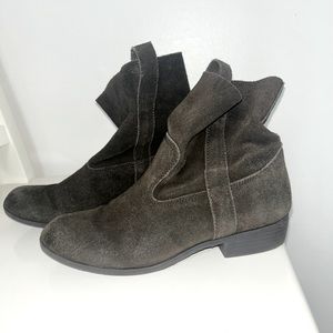 Deep brown suede ankle booties!
